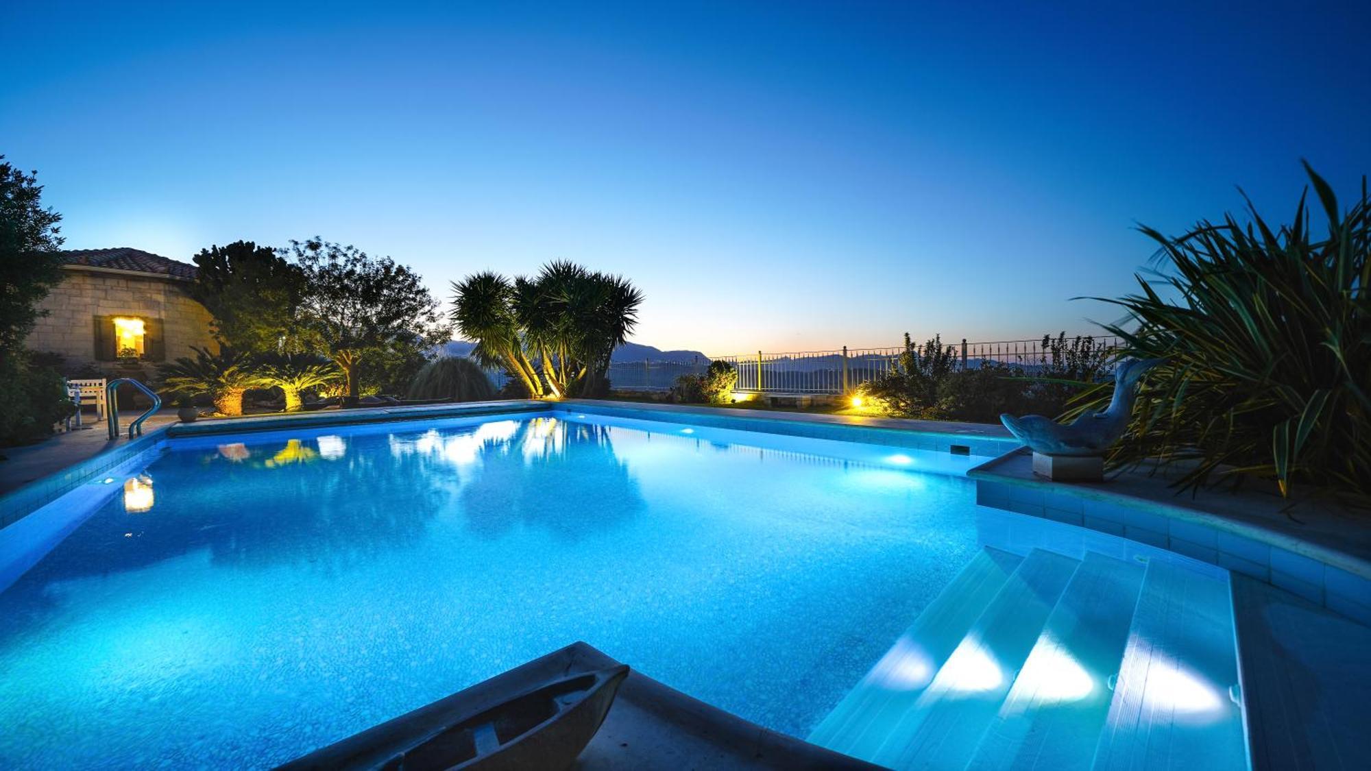 Luxury Villa Allure Dhafnes 외부 사진