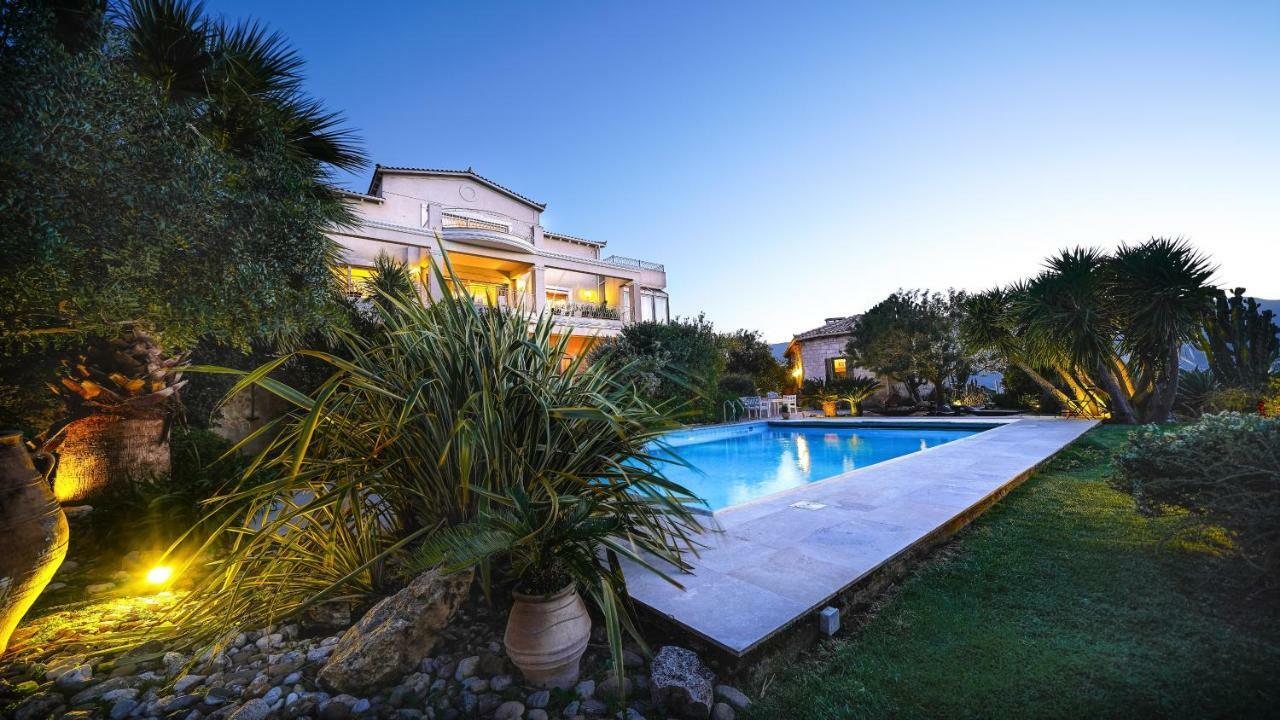 Luxury Villa Allure Dhafnes 외부 사진