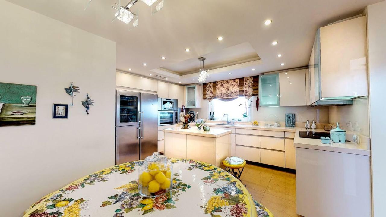 Luxury Villa Allure Dhafnes 외부 사진